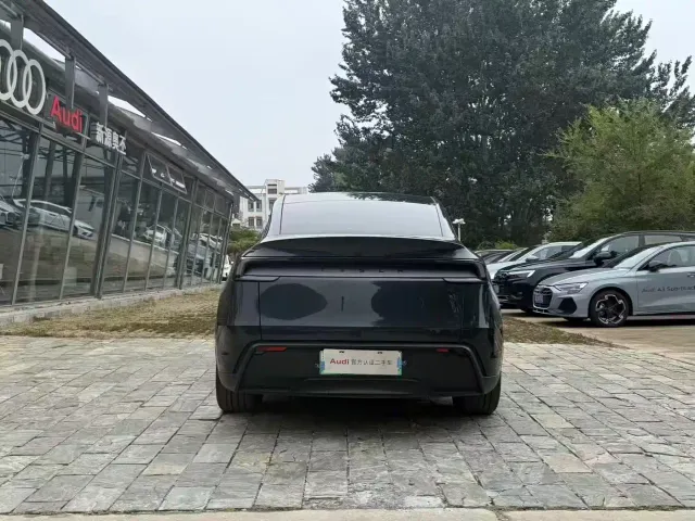 Tesla Model Y — Фото автомобиля 8