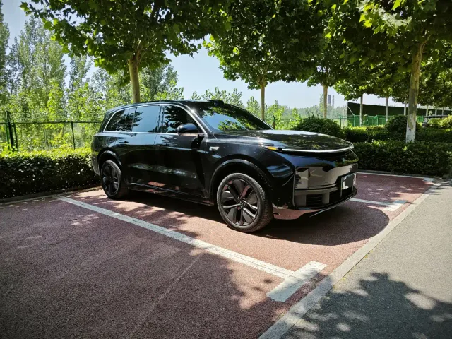 Li Auto L9 — Фото автомобиля 3