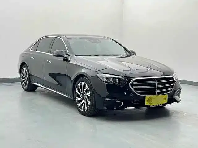 Mercedes-Benz E-Class — Фото автомобиля 3