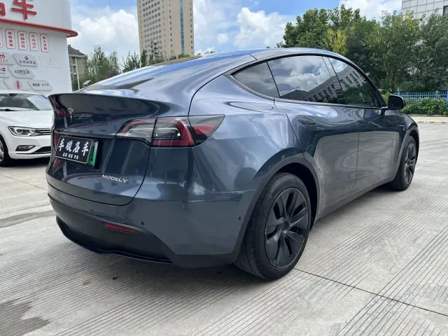 Tesla Model Y — Фото автомобиля 5
