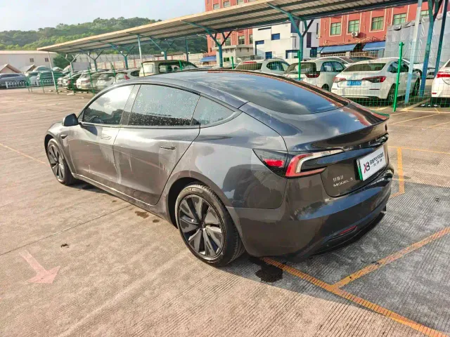 Tesla Model 3 — Фото автомобиля 5