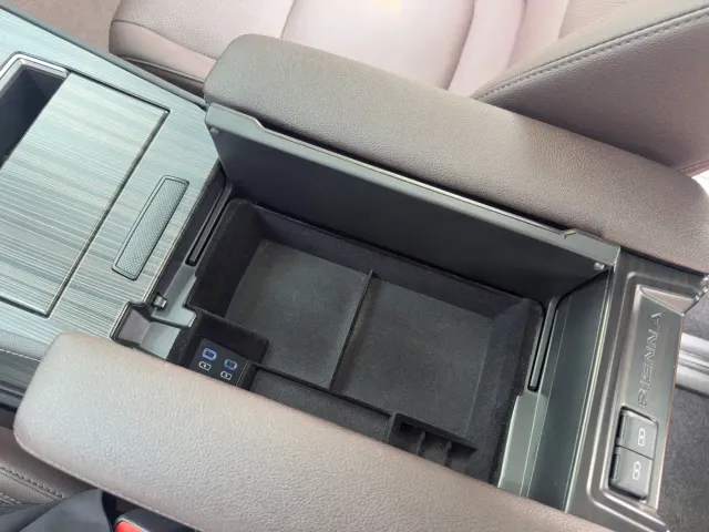 Toyota Sienna — Фото автомобиля 24
