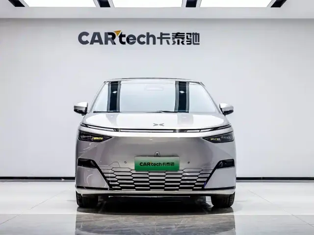 Xpeng X9 — Фото автомобиля 2