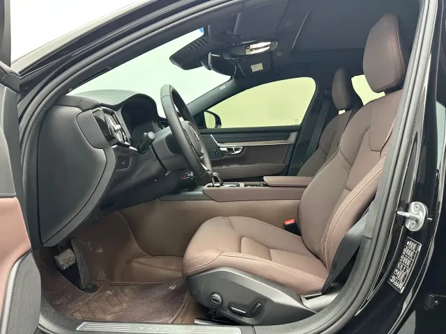 Volvo S90 — Фото автомобиля 10