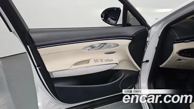 Genesis GV70 — Фото автомобиля 13