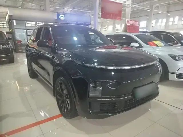 Li Auto L8 — Фото автомобиля 3