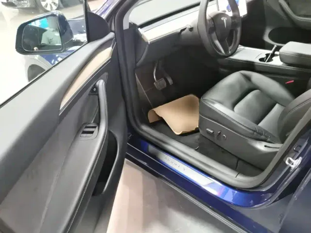 Tesla Model Y — Фото автомобиля 15
