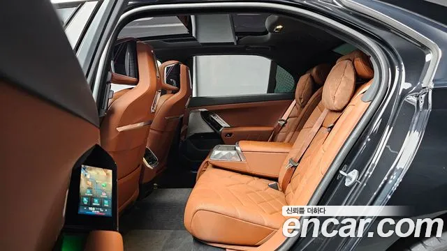 BMW 7-Series 7 серия (G70) 740i xDrive M Sport — Фото автомобиля 12