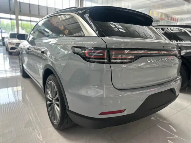 Leapmotor C11 — Фото автомобиля 13