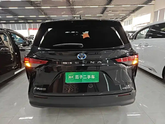 Toyota Sienna — Фото автомобиля 5