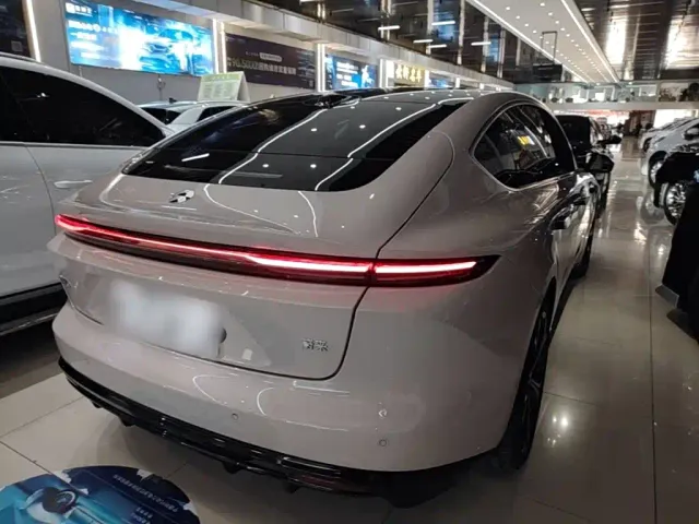 Nio ET5 — Фото автомобиля 6