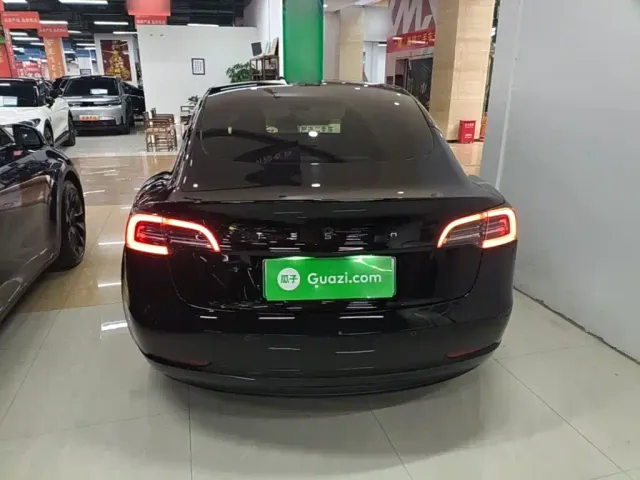 Tesla Model 3 — Фото автомобиля 5