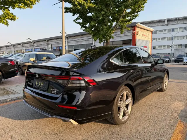 Honda Accord — Фото автомобиля 16