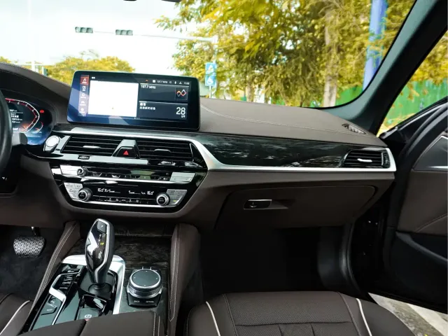 BMW 5 Series — Фото автомобиля 24
