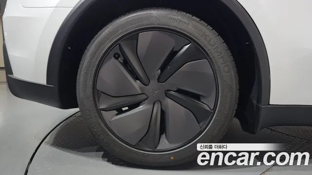 Tesla Model Y — Фото автомобиля 6
