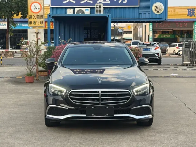 Mercedes-Benz E-Class — Фото автомобиля 2