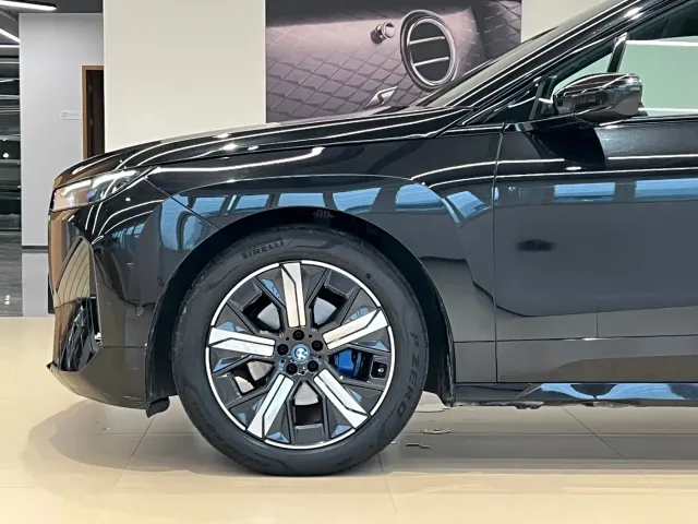BMW iX — Фото автомобиля 4