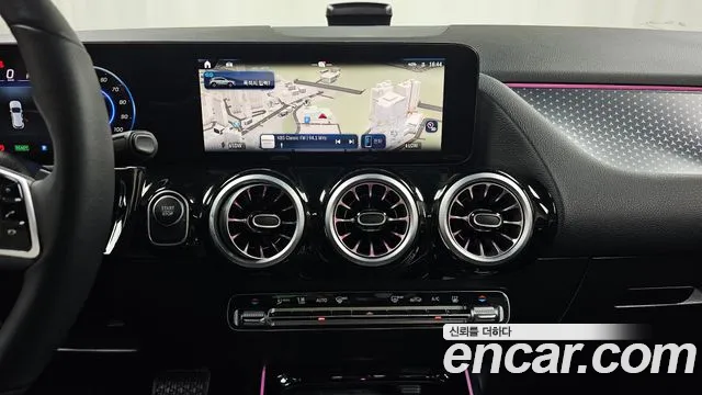 Mercedes-Benz EQA — Фото автомобиля 12
