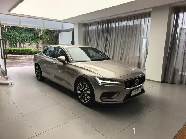 Volvo S60 — Фото автомобиля 2