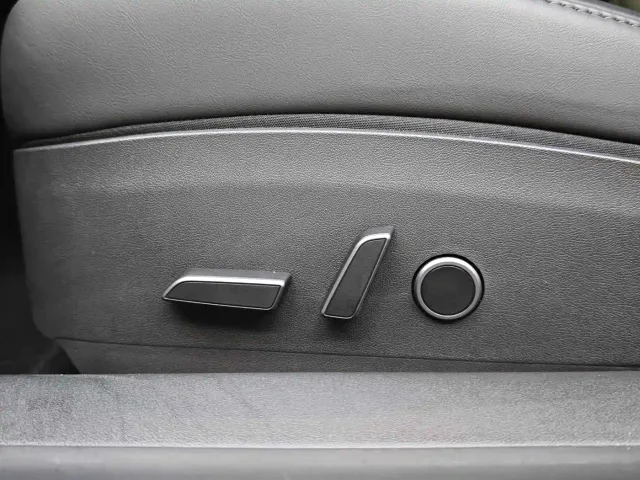 Tesla Model 3 — Фото автомобиля 10