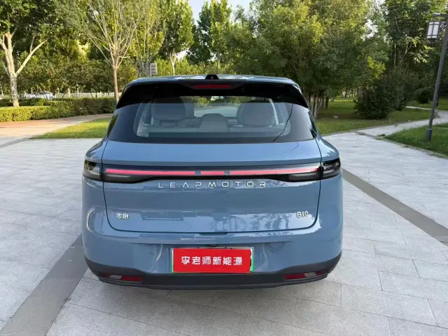 Leapmotor B10 — Фото автомобиля 7