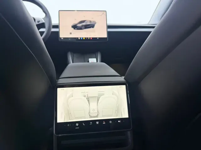 Tesla Model 3 — Фото автомобиля 8