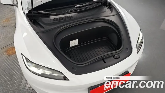 Tesla Model 3 — Фото автомобиля 6