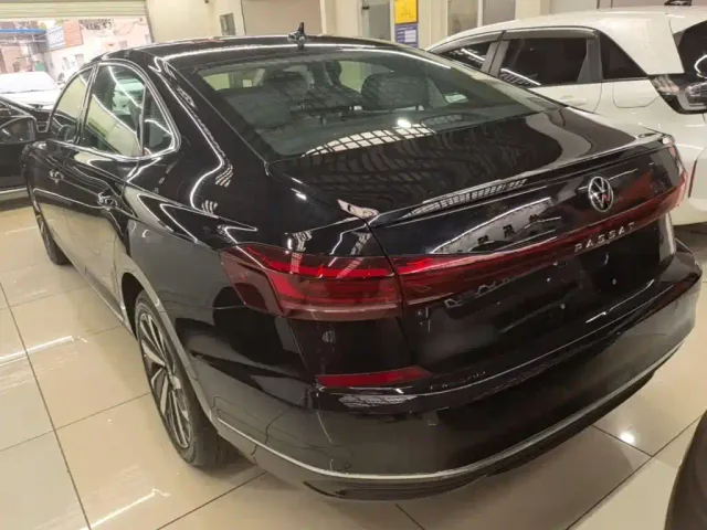 Volkswagen Passat — Фото автомобиля 4