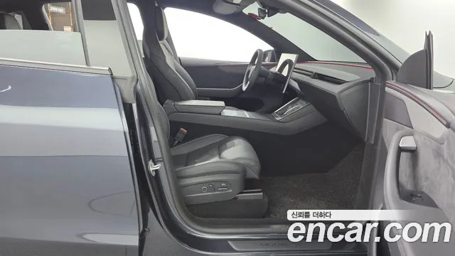 Tesla Model Y — Фото автомобиля 16
