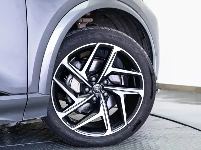 Audi Q6L e-tron — Фото автомобиля 6