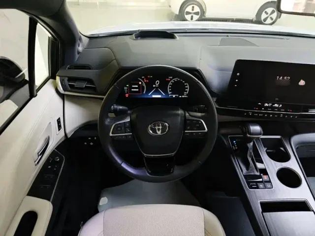 Toyota Sienna — Фото автомобиля 10