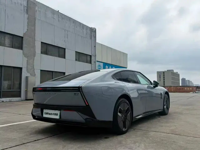 Xpeng P7 — Фото автомобиля 9