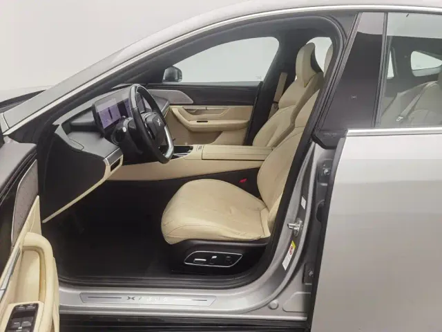 Xpeng P7 — Фото автомобиля 10