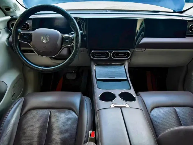 Leapmotor C11 — Фото автомобиля 5