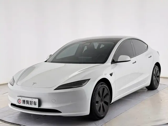 Фотография автомобиля — Tesla Model 3