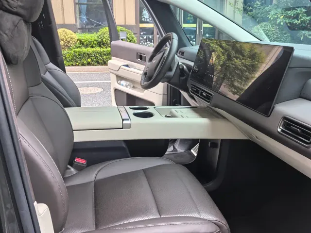 Li Auto MEGA — Фото автомобиля 8