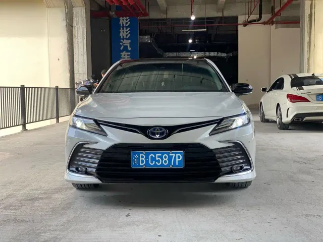 Toyota Camry — Фото автомобиля 2
