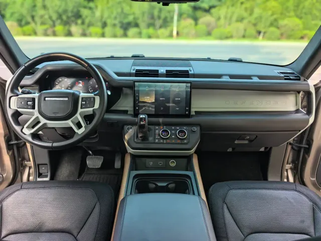 Land Rover Defender — Фото автомобиля 10