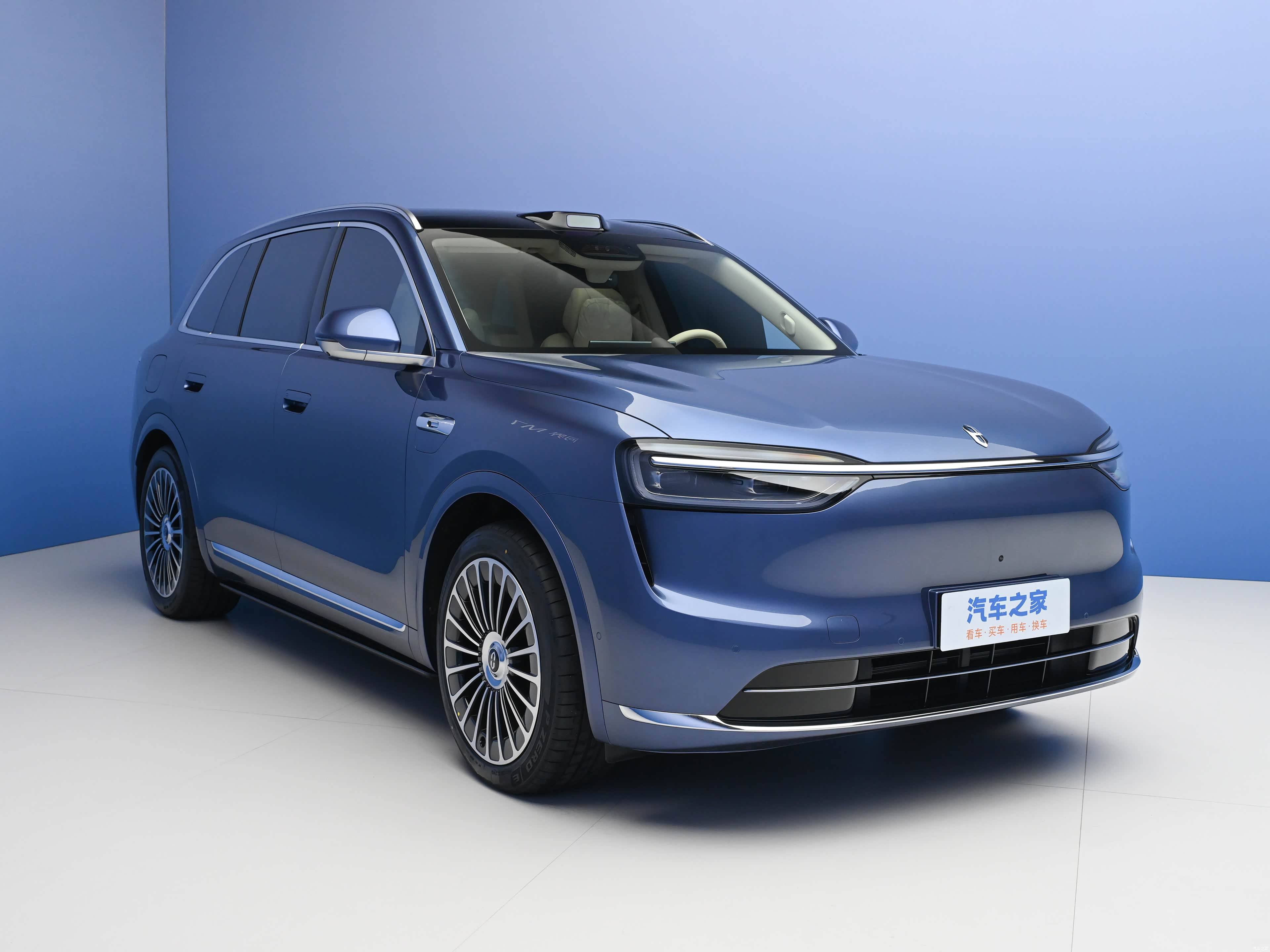 AITO M7 EREV Ultra 5 seats 4wd — Фото автомобиля 3