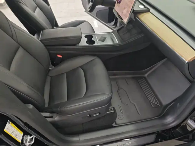 Tesla Model Y — Фото автомобиля 24