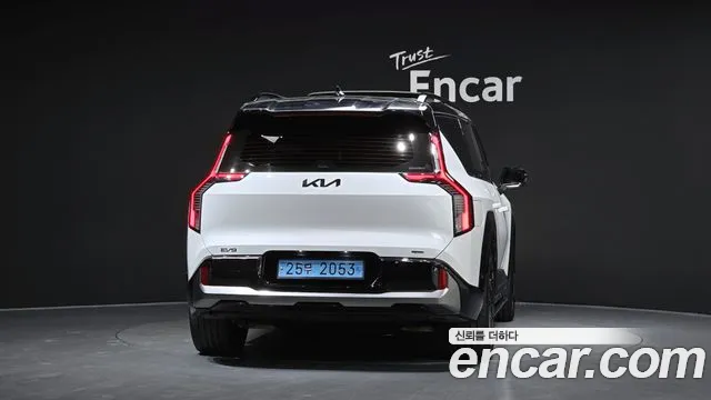 Kia EV9 — Фото автомобиля 4