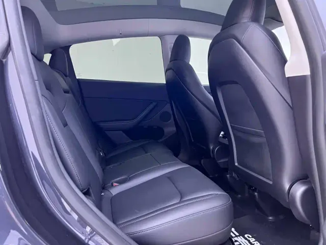 Tesla Model Y — Фото автомобиля 18