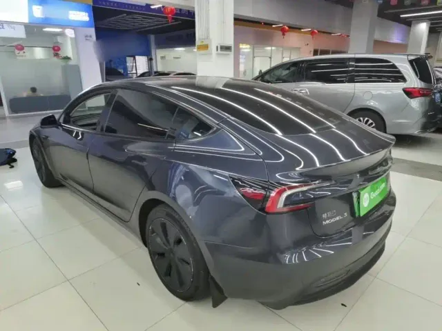 Tesla Model 3 — Фото автомобиля 4