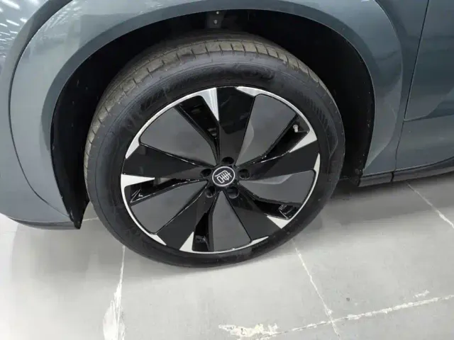 BYD Tang L — Фото автомобиля 6