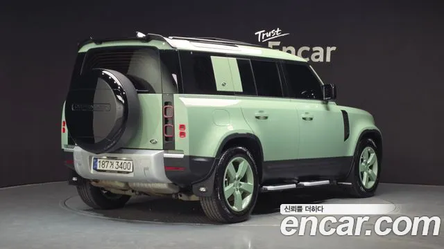 Land Rover Defender — Фото автомобиля 2