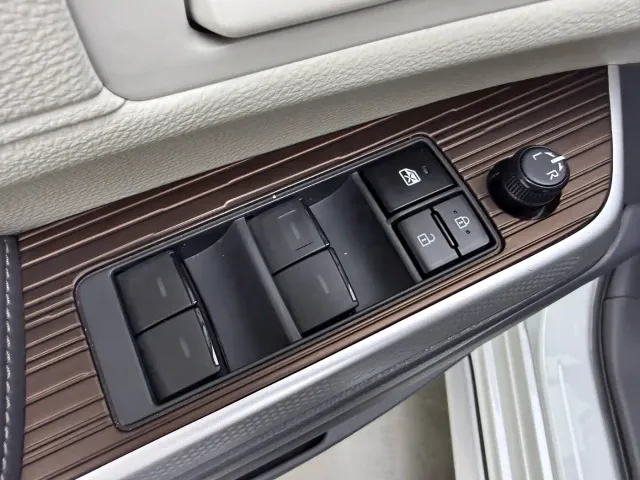 Toyota Granvia — Фото автомобиля 19