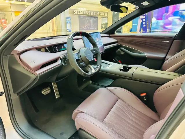 Xiaomi SU7 — Фото автомобиля 9