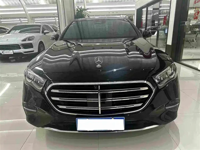 Mercedes-Benz E-Class — Фото автомобиля 2