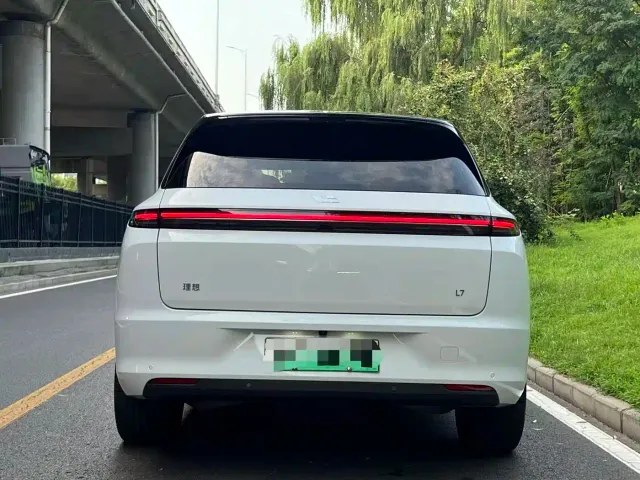 Li Auto L7 — Фото автомобиля 4