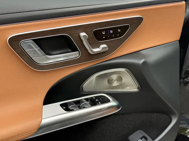 Mercedes-Benz E-Class — Фото автомобиля 14